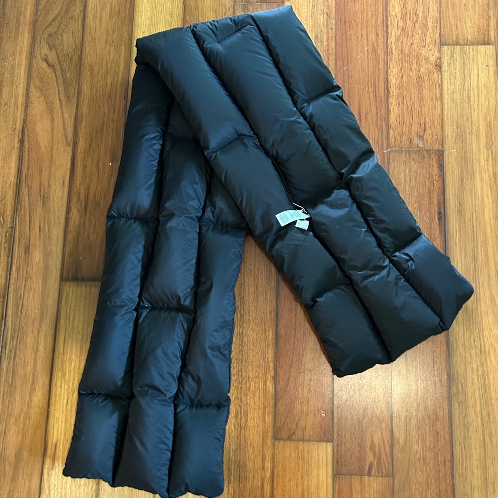 Lululemon puffy scarf black
